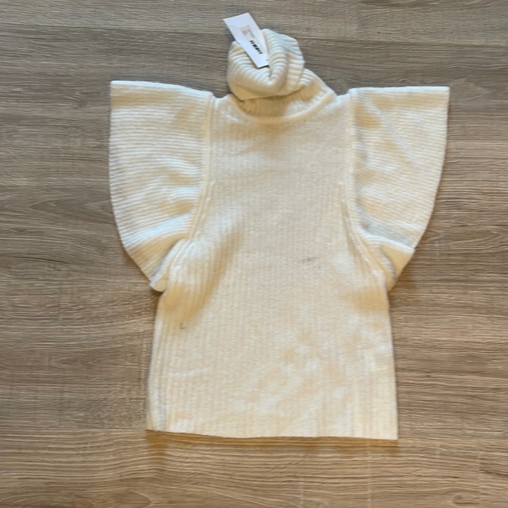 NWT - stellar small turtleneck wing cream sweater